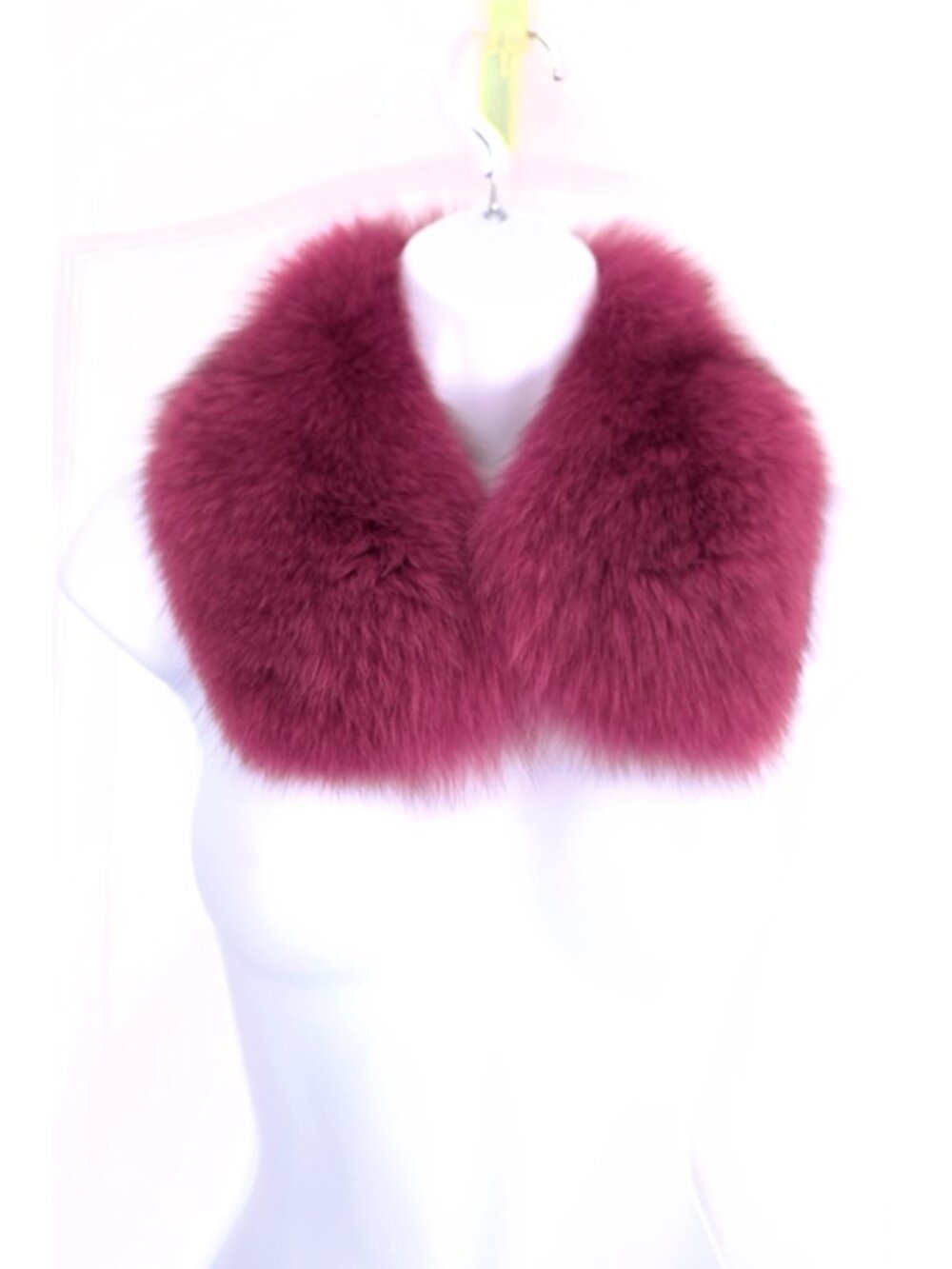 AS-NEW Luxurious, plush dark pink fox fur collar